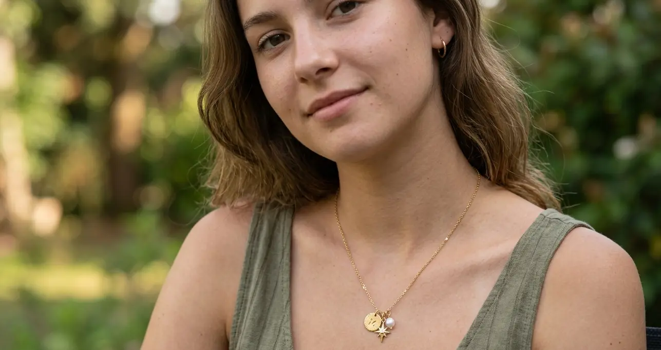 Collier à la mode ado fille : les styles qui cartonnent en 2026
